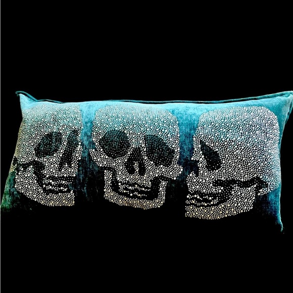 ๐Beautiful quality turquoise velvety feel lumbar pillow with sparkly skulls NWT - Picture 4 of 16